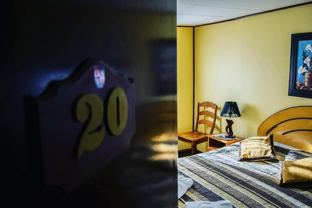 Hostal Alcazar Пуерто Наталес Екстериор снимка
