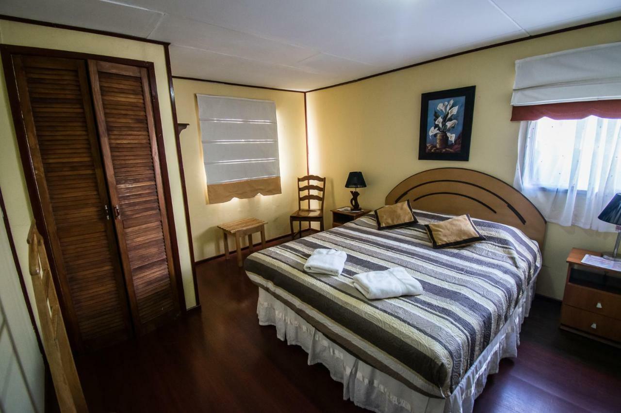 Hostal Alcazar Пуерто Наталес Екстериор снимка