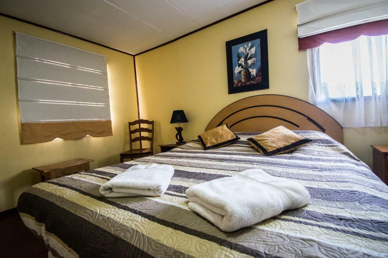Hostal Alcazar Пуерто Наталес Екстериор снимка